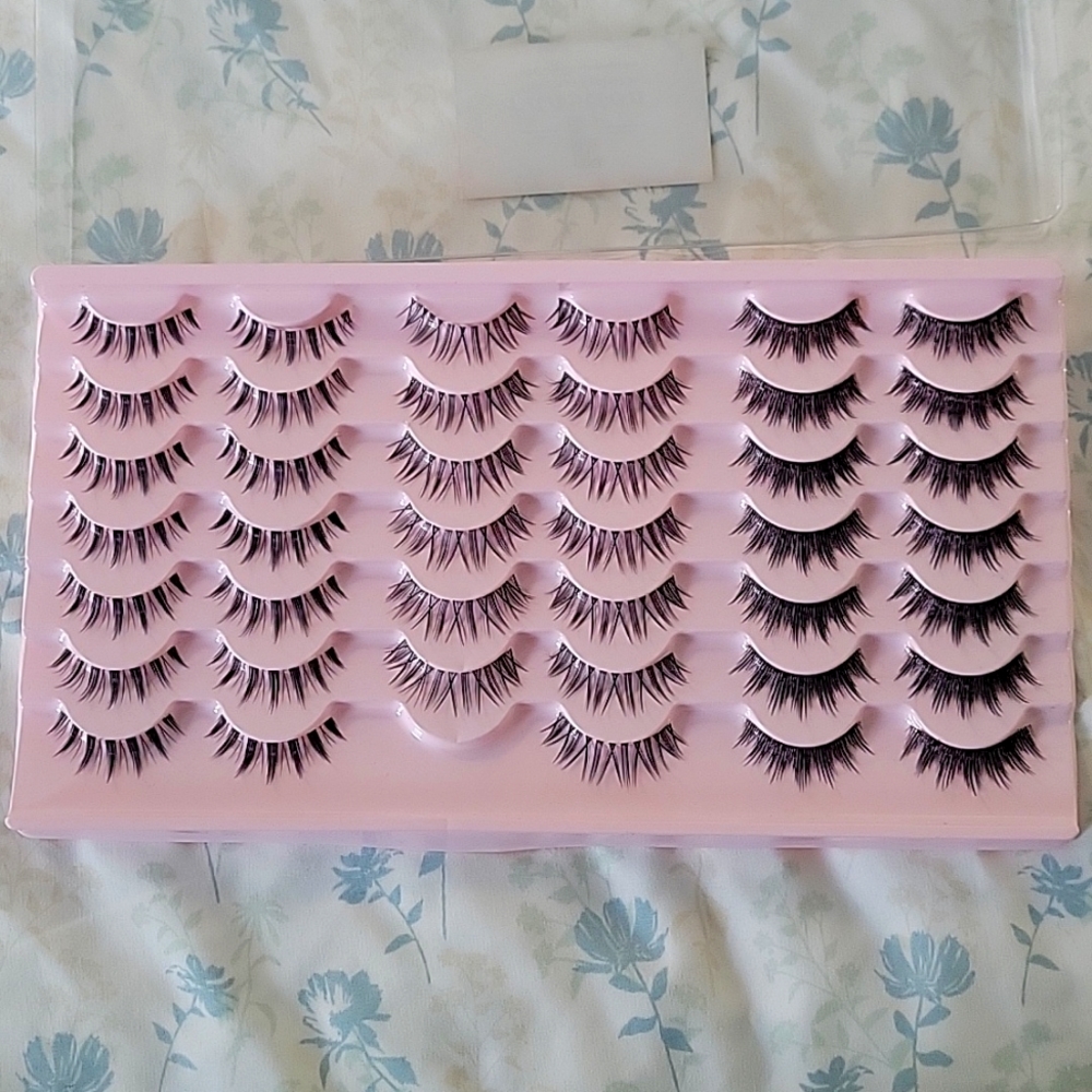 20 pairs of lashes (used one pair)